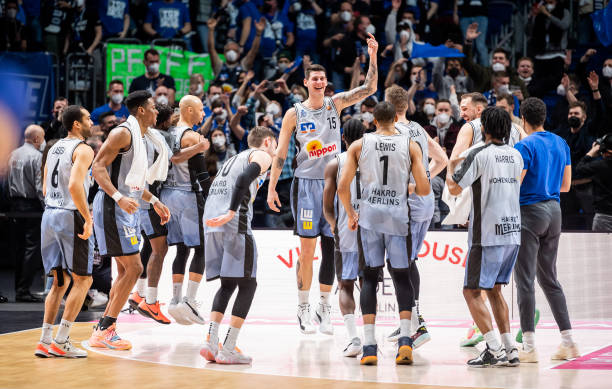 头球破门 头球破门